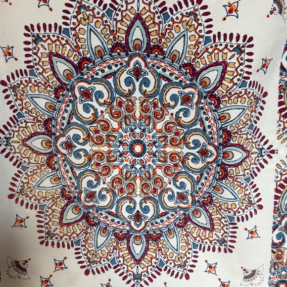 Verse Women's Sleeveless Mandala Print Blouse - Picture 4 of 10